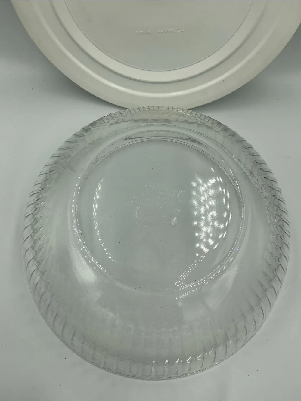 Pyrex Portables 7404-PC 4.5qt Round Fluted Bowl W/Divider Dip Bowl W/O The Bag